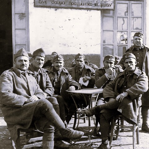 Ο Παππούς μου Διομήδης Ναούμ το 1940 στον πόλεμο  στην Αλβανία στους Αγίους Σαράντα