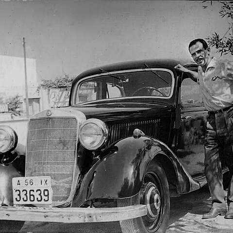 Ο Πατέρας μου Νίκος Ψαρογιάννης το 19555 έξω από το σπίτι μας στον Περισσό